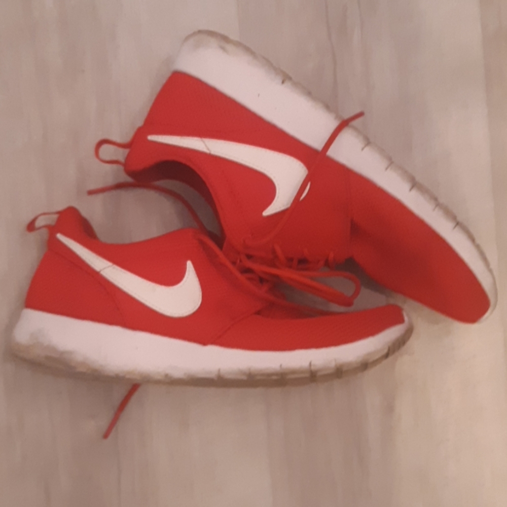 Shoes - Picture 3 of 4